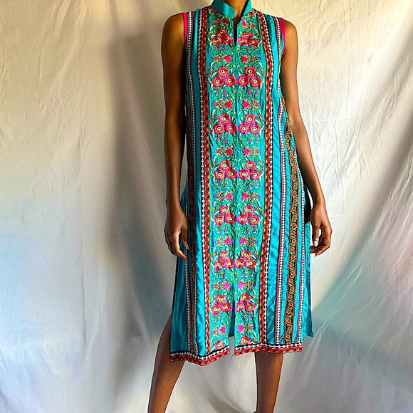 Beautifully embroidered dress shirt - Picture 4 of 4